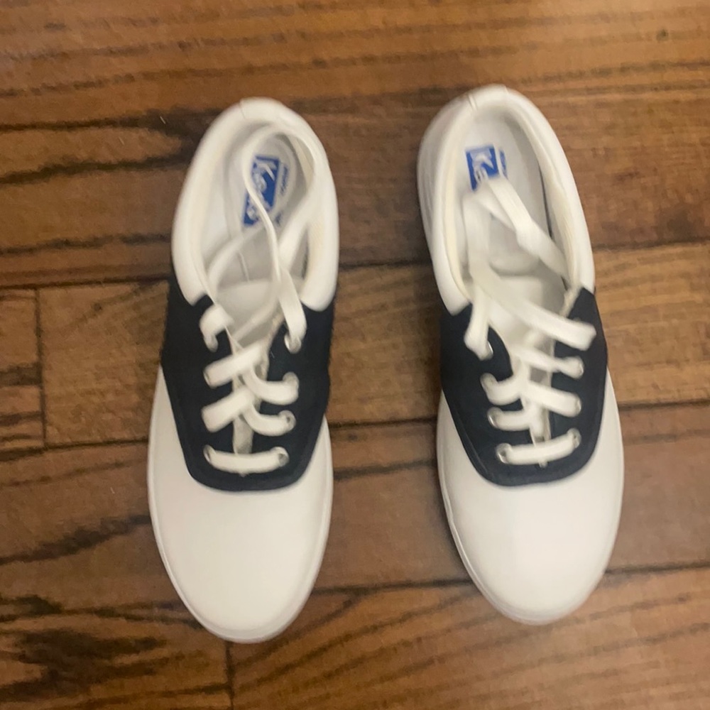Nwot keds saddle shoes. Navy and white size 5m